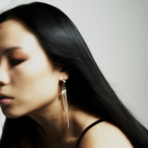 收聽Carrie.的October歌詞歌曲