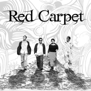 Dengarkan lagu Biarkan nyanyian Red Carpet dengan lirik