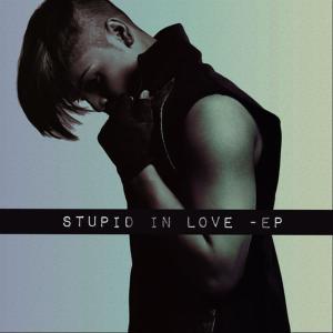 收聽Spencer Battiest的Stupid in Love歌詞歌曲