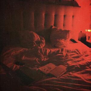 Dengarkan WHISPER (完整版) lagu dari 马英伦 dengan lirik