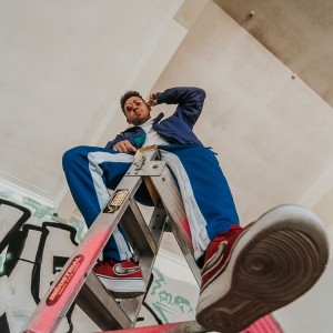 Dengarkan Dreamstate lagu dari Sam V dengan lirik