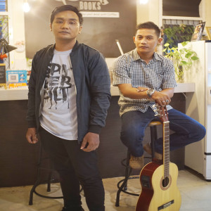 Dengarkan Berkibarlah Indonesiaku lagu dari Pantofi dengan lirik