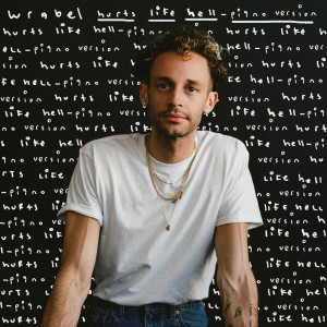 ดาวน์โหลดและฟังเพลง hurts like hell (piano version) พร้อมเนื้อเพลงจาก Wrabel
