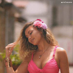 收聽Diona Fona的Bella Vita歌詞歌曲