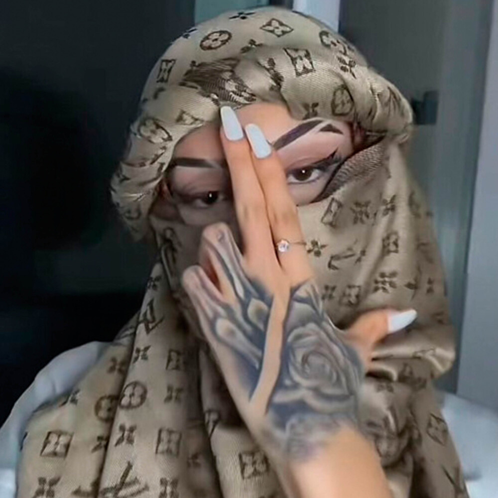 A Mulher que não quer que ninguém olhe pro Marido (Explicit)