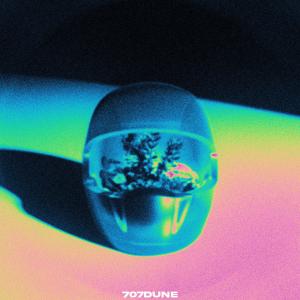 ดาวน์โหลดและฟังเพลง Hold Me พร้อมเนื้อเพลงจาก 707Dune