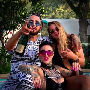 收聽MaweMarquez的Pa Lante Pa Tras (Explicit)歌詞歌曲