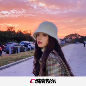 Listen to Plain Jane (抖音版) song with lyrics from 小阳