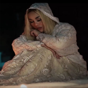 Listen to kelelawar malam song with lyrics from Super Emak