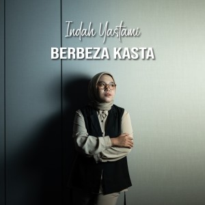 ดาวน์โหลดและฟังเพลง Berbeza Kasta (Acoustic) พร้อมเนื้อเพลงจาก Indah Yastami