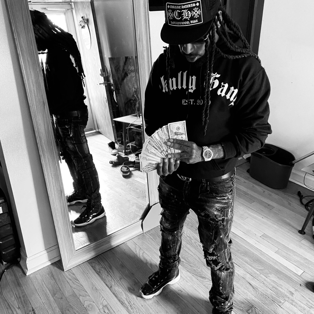 SwiTchie oN mE (Explicit)