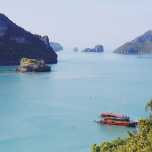 ดาวน์โหลดและฟังเพลง Shallow Water พร้อมเนื้อเพลงจาก Relaxing Music
