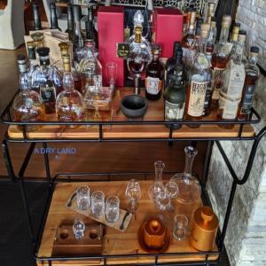 Dengarkan A DRY LAND lagu dari Allen Conti dengan lirik