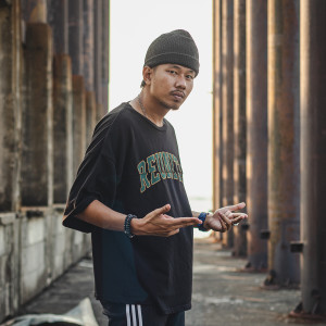 ดาวน์โหลดและฟังเพลง สติ (Explicit) พร้อมเนื้อเพลงจาก TANTHAM