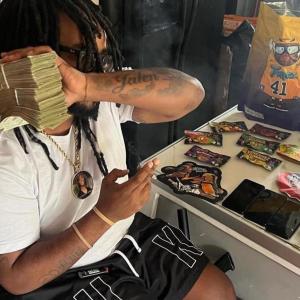 收聽Trey Trey的Free RizBo (feat. Fat Ron) (Explicit)歌詞歌曲