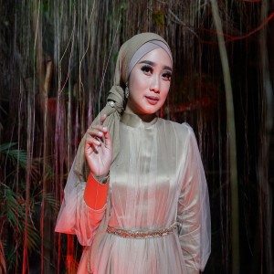 Dengarkan lagu Dusta nyanyian Anisa Rahma dengan lirik