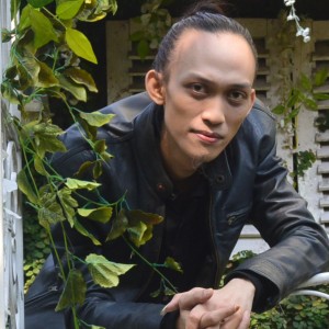 Dengarkan Aku Sang Penghibur lagu dari Agus Sukirno dengan lirik