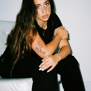 收聽Tate McRae的all my friends are fake (Explicit)歌詞歌曲