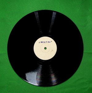 Listen to 欢天喜地（二） song with lyrics from 半日安