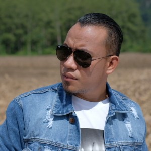 Dengarkan Menunggu Hadir Mu lagu dari Andra Respati dengan lirik