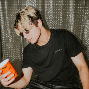 Listen to Used to Be (Explicit) song with lyrics from Rob Flo