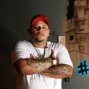 Album Passando e Alisando (Explicit) from DJ PÉ NA PORTA