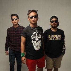 Listen to Sayur Kol song with lyrics from Punxgoaran