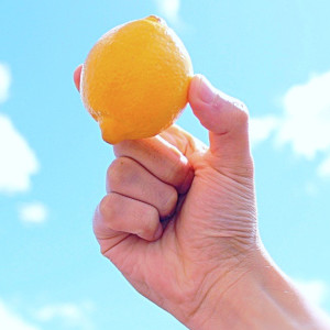收聽Hewas的Lemon歌詞歌曲