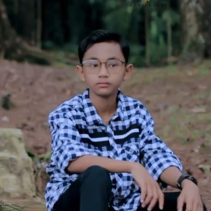 ดาวน์โหลดและฟังเพลง Pergi Untuk Kembali พร้อมเนื้อเพลงจาก Gustrian Reno