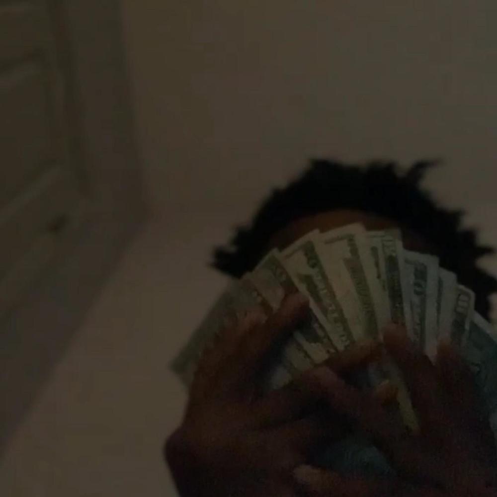 Saequay She Dont Like The Hood Shit I B Doin (Explicit)