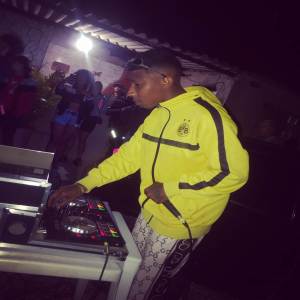 收聽DJ PORIPA的MTG_ELA NAO TA AGUENTANDO (Explicit)歌詞歌曲