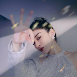 Listen to Who Is Back song with lyrics from 黄奕