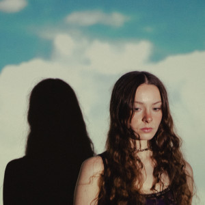 收聽Holly Humberstone的Down Swinging歌詞歌曲