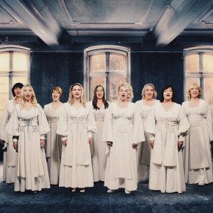 Dengarkan Queen - Magnificent 4 lagu dari Klapa Luka dengan lirik