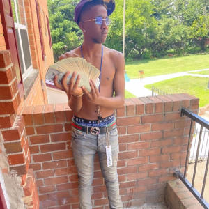 收聽M10的Left Me Here (Explicit)歌詞歌曲