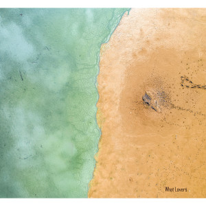 Dengarkan lagu Milky Moon nyanyian Florance dengan lirik