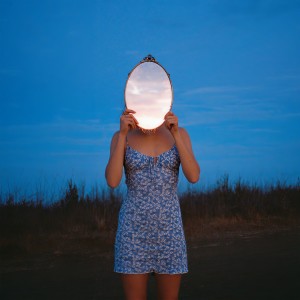 收聽Fiji Blue的Only When I Look into Your Eyes歌詞歌曲