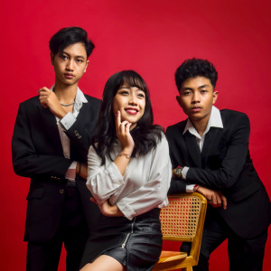 ดาวน์โหลดและฟังเพลง Belum Siap พร้อมเนื้อเพลงจาก Hasta