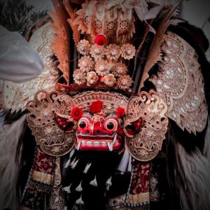 Dengarkan Tabuh Bebarongan Klasik, Kupu-kupu Barong, Tambahan Kelod (Live) lagu dari Khande Angga dengan lirik