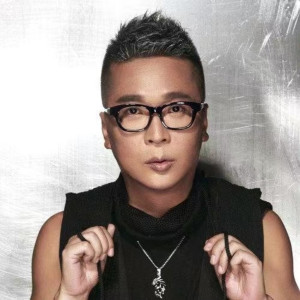 Listen to 爱上你的样子 song with lyrics from 李春波