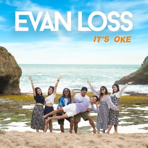 Dengarkan lagu It's Oke nyanyian Evan Loss dengan lirik