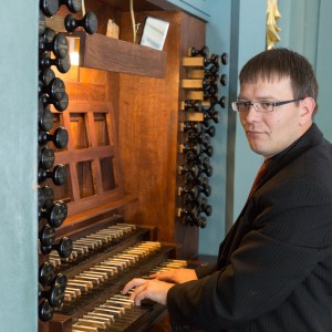 Dengarkan lagu Lux aeterna (Organ Improvisation In Memoriam Edvardas Gudavicius) nyanyian Vidas Pinkevicius dengan lirik