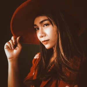 Listen to Hatiku Tenanglah song with lyrics from Helena Louise