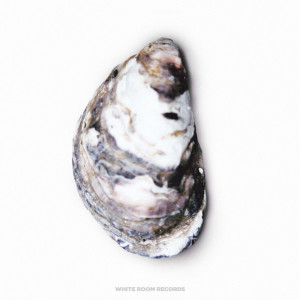 ดาวน์โหลดและฟังเพลง Heaven (feat. Dezi Paige) พร้อมเนื้อเพลงจาก Pearl