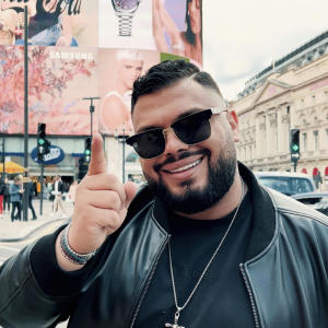 收聽Florin Bunea的Curge prin Vene歌詞歌曲