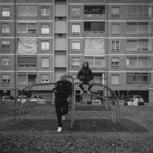 Listen to Ragazzi di periferia song with lyrics from Ema Door