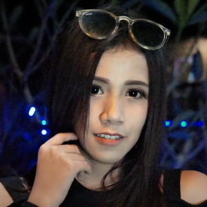 Dengarkan lagu Gala Gala Dj nyanyian Zahra Phit Macela dengan lirik