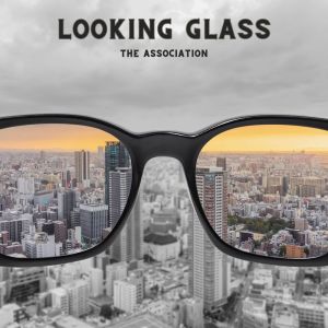 Dengarkan lagu Looking Glass nyanyian The Association dengan lirik