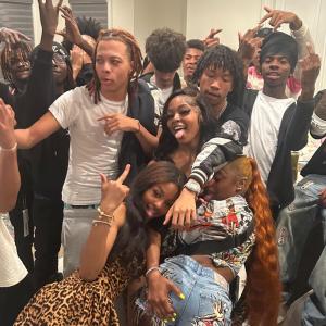 Dengarkan lagu Fake Opps (Shake Dat Ass) (Explicit) nyanyian Runna dengan lirik