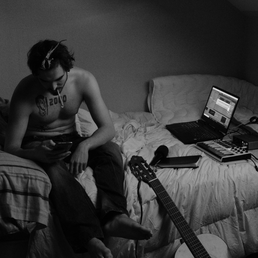 Aprovechemos eso (feat. Carol) (Explicit)